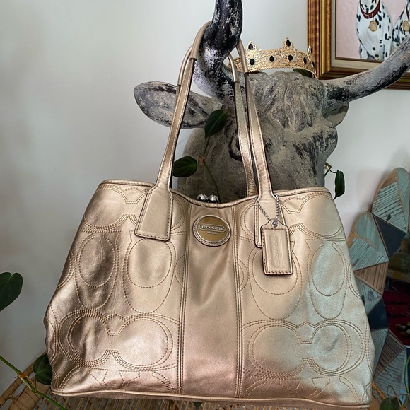 Y2K 3 piece Gold Coach Lot Purse - Wallet- Card Keychain - Picture 2 of 10